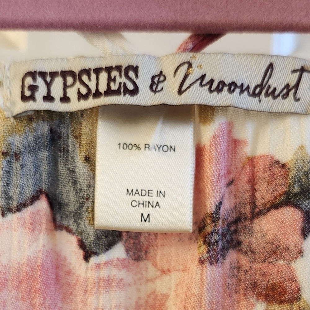 NWOT Beautiful Blpuse - Picture 2 of 4